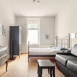 Nap Club - Stylish & Quiet Base In Vibrant Kiez Berlin